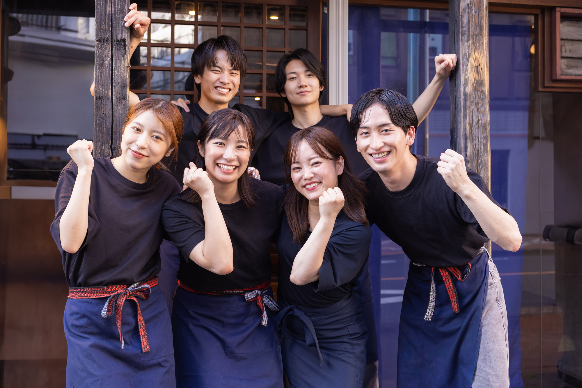 白いコックコートを着た人物