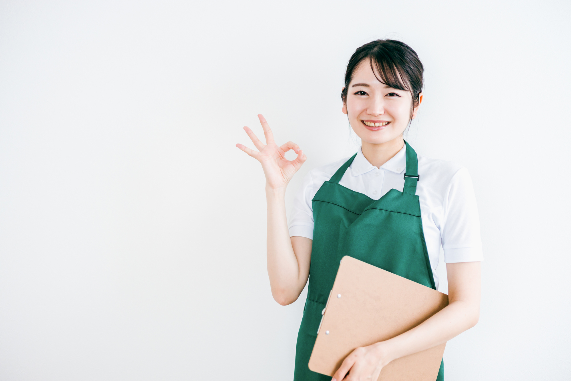 店舗で接客するスタッフ